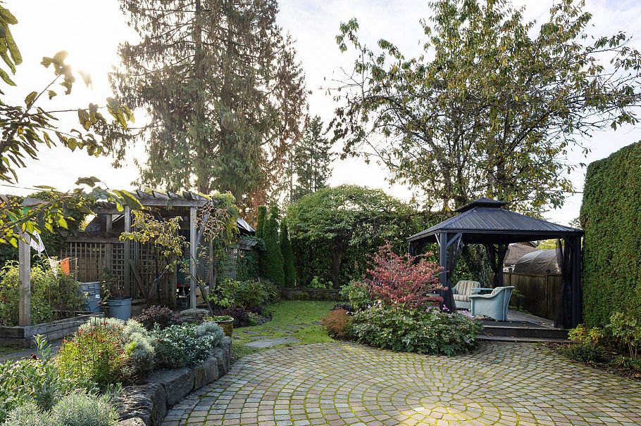 529 E 11th Street North Vancouver, BC - 38