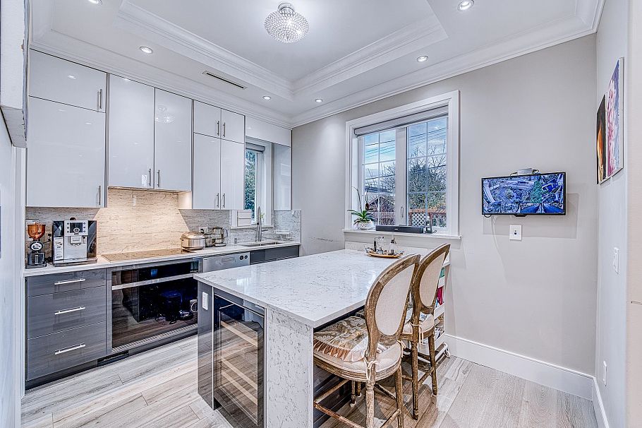 3537 W 18th Avenue Vancouver, BC - 18