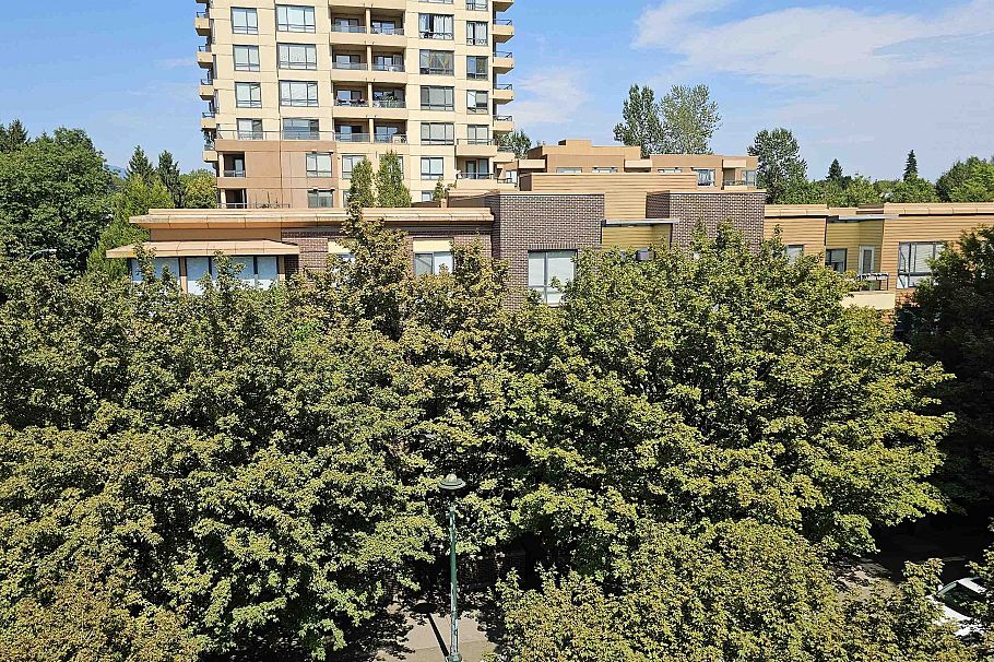 512 3588 Crowley Drive Vancouver, BC - 19