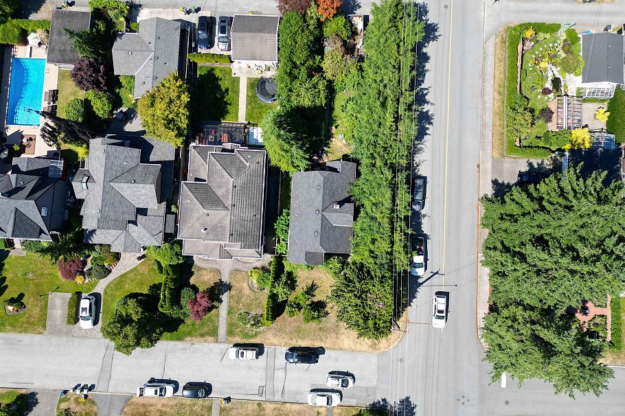 796 E 11th Street North Vancouver, BC - 3