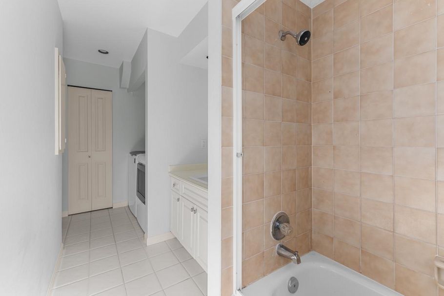 1363 W 7th Avenue Vancouver, BC - 21