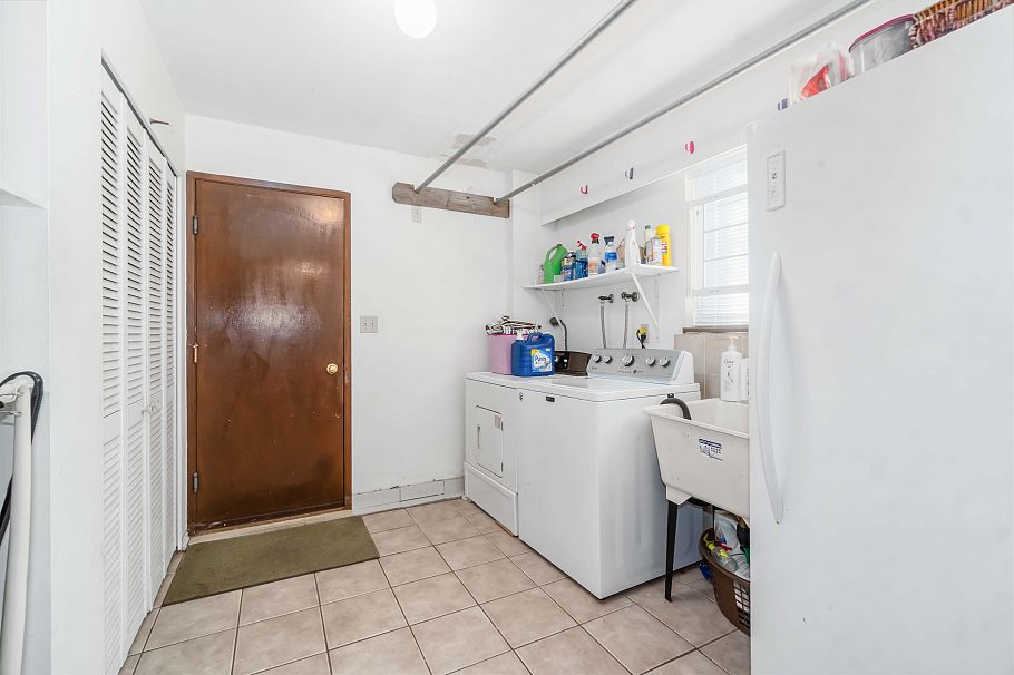 5820 Earles Street Vancouver, BC - 21