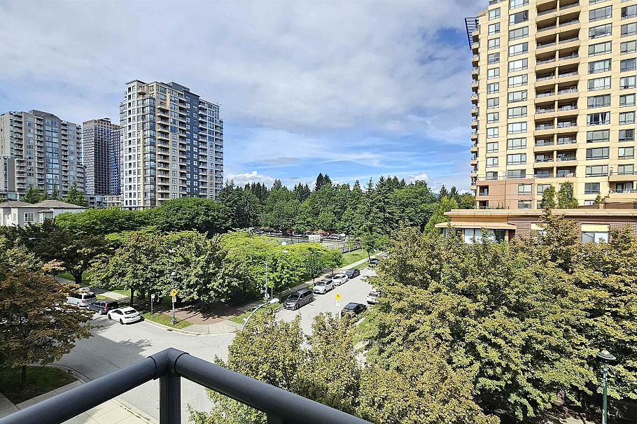 512 3588 Crowley Drive Vancouver, BC - 18