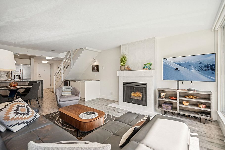 205 1633 W 8th Avenue Vancouver, BC - 2