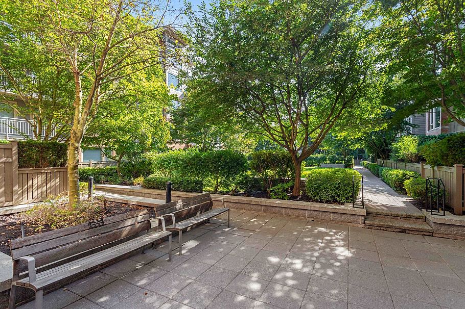 526 119 W 22nd Street North Vancouver, BC - 33