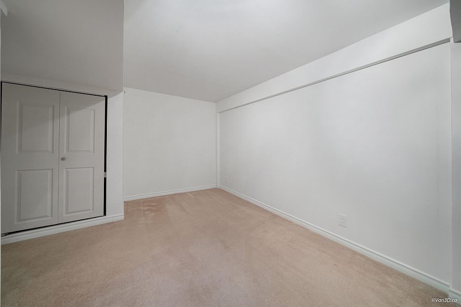 1072 Clements Avenue North Vancouver, BC - 27