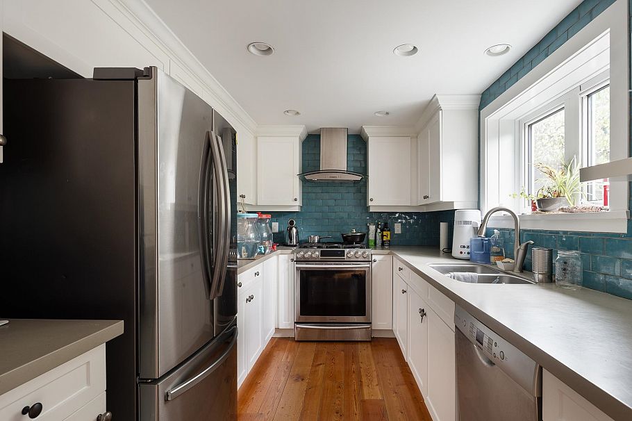 529 E 11th Street North Vancouver, BC - 36