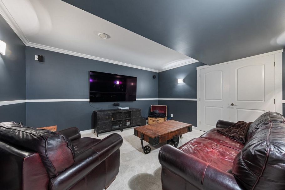 744 E 15th Street North Vancouver, BC - 26