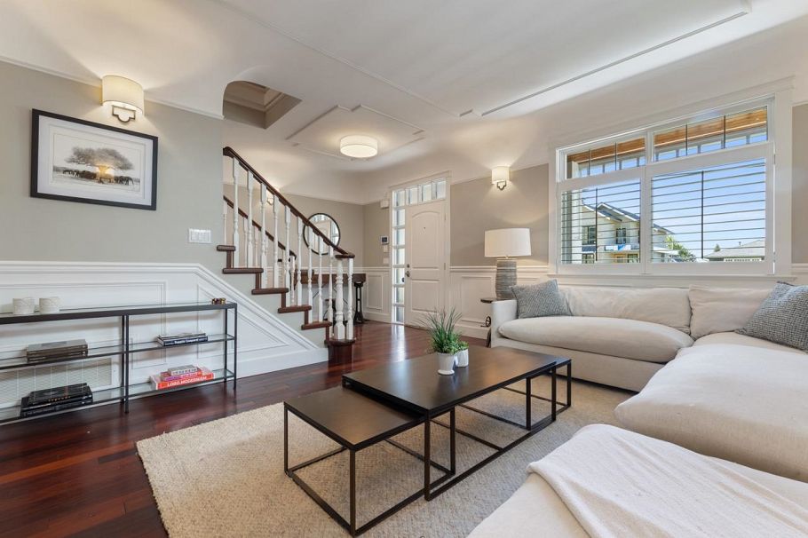 744 E 15th Street North Vancouver, BC - 3