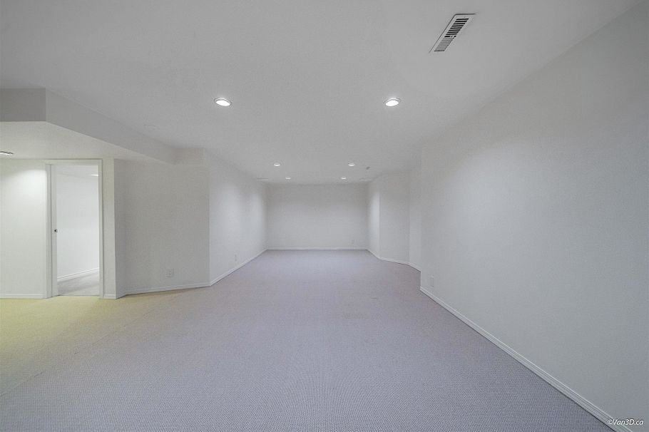 1072 Clements Avenue North Vancouver, BC - 25