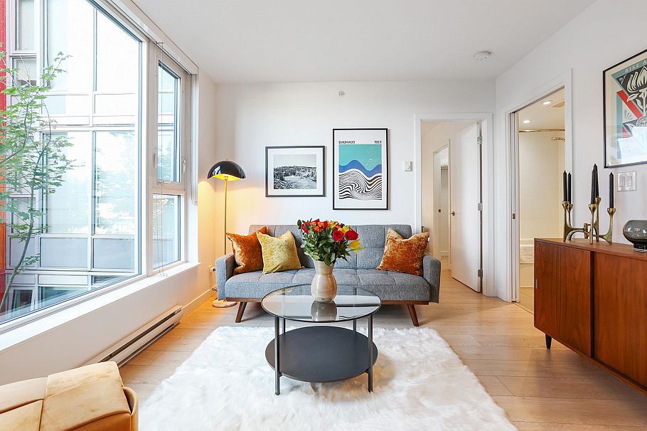 305 933 E Hastings Street Vancouver, BC - 3