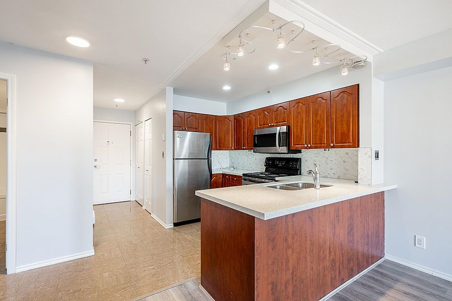 208 633 W 16th Avenue Vancouver, BC - 3