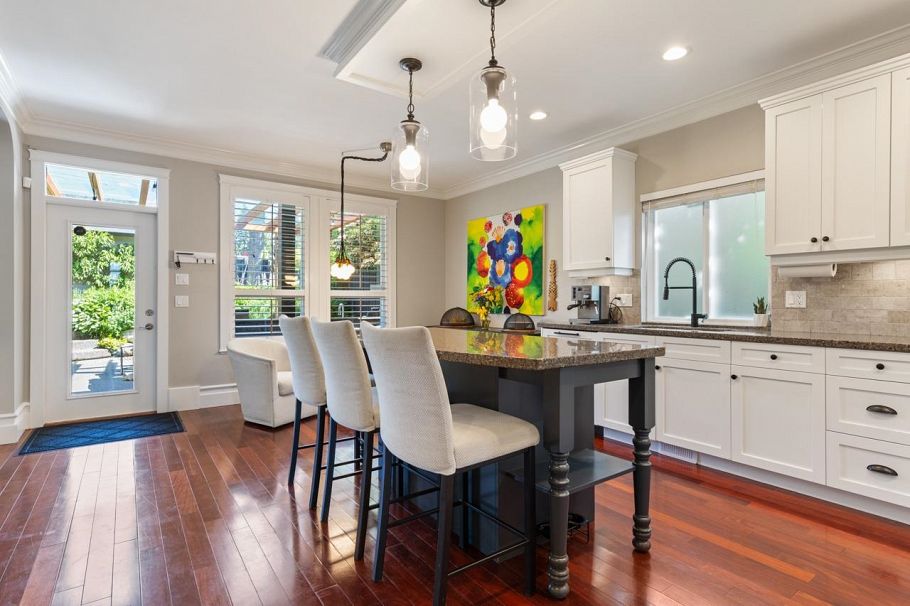 744 E 15th Street North Vancouver, BC - 9