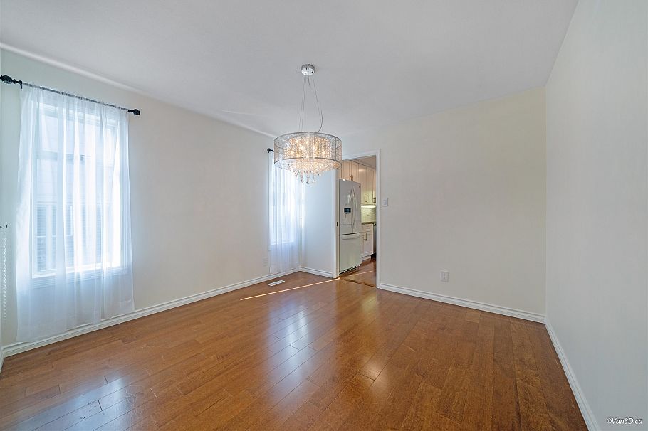 1072 Clements Avenue North Vancouver, BC - 11