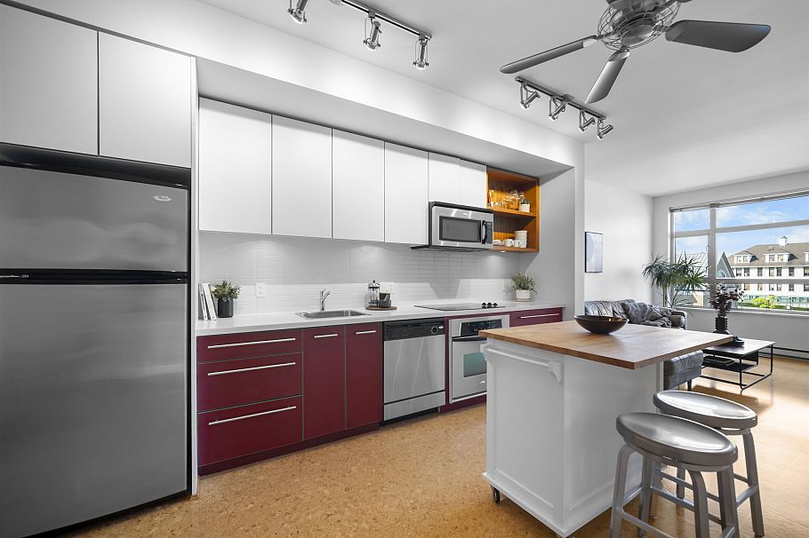 402 2828 Main Street Vancouver, BC - 1