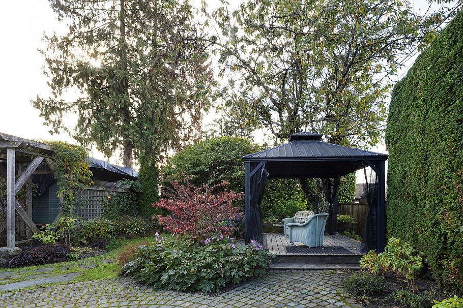 529 E 11th Street North Vancouver, BC - 40