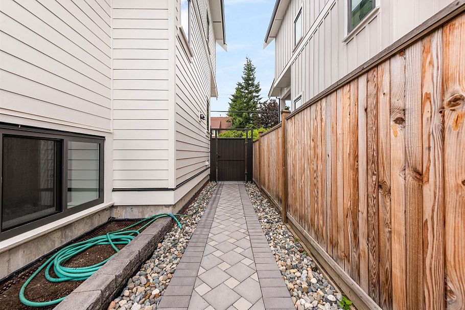 2052 Ferndale Street Vancouver, BC - 37