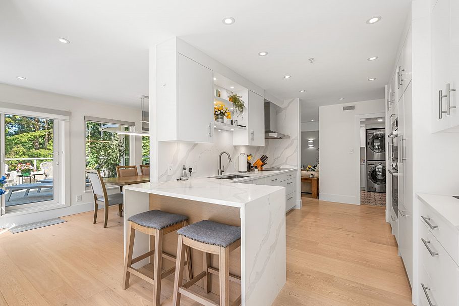 4 2425 Edgemont Boulevard North Vancouver, BC - 16