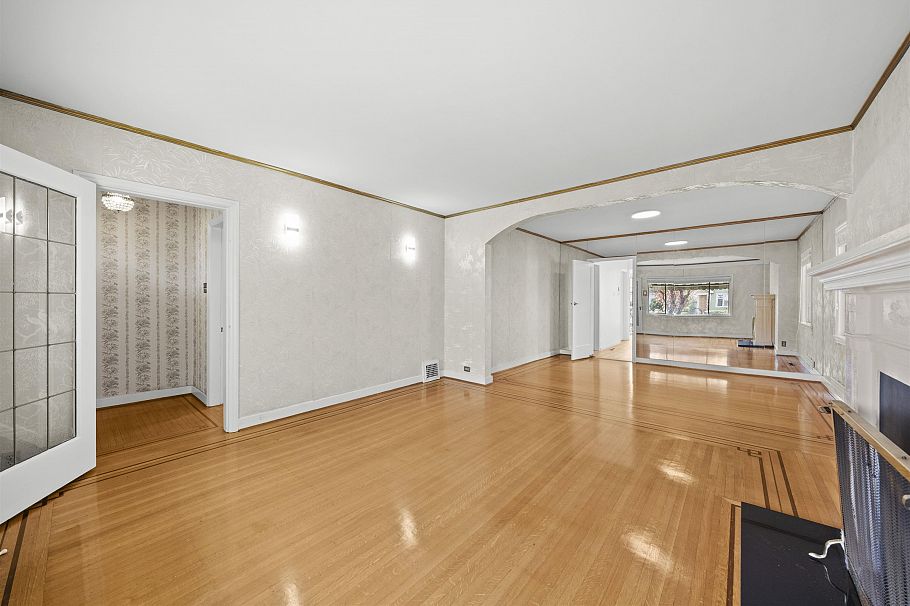 555 W 19th Avenue Vancouver, BC - 7