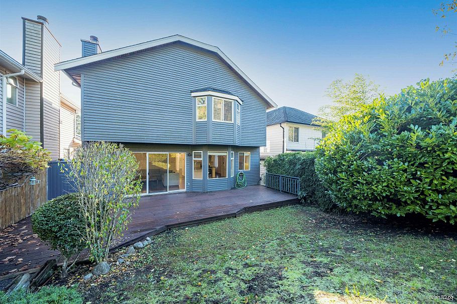 1072 Clements Avenue North Vancouver, BC - 32