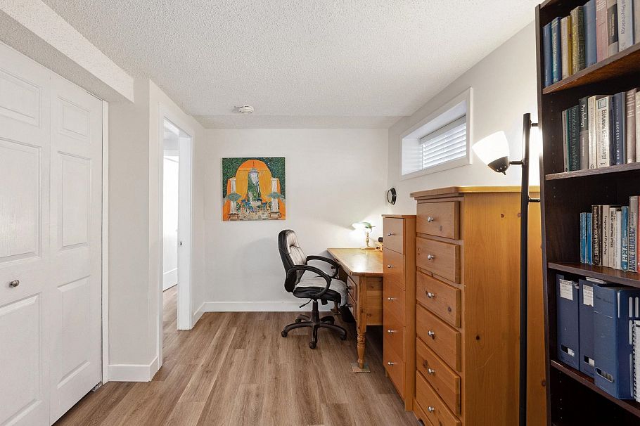 2591 Belloc Street North Vancouver, BC - 26