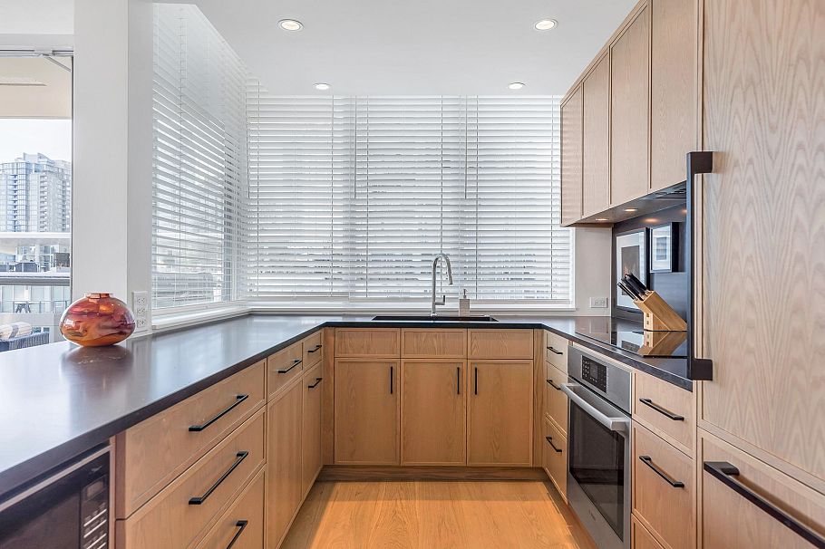 801 1328 Marinaside Crescent Vancouver, BC - 12