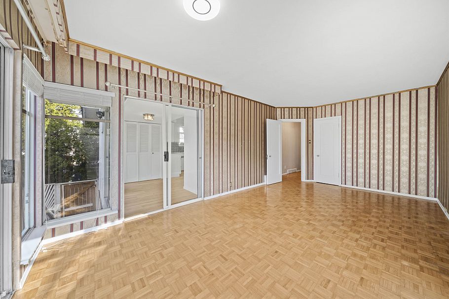 555 W 19th Avenue Vancouver, BC - 16