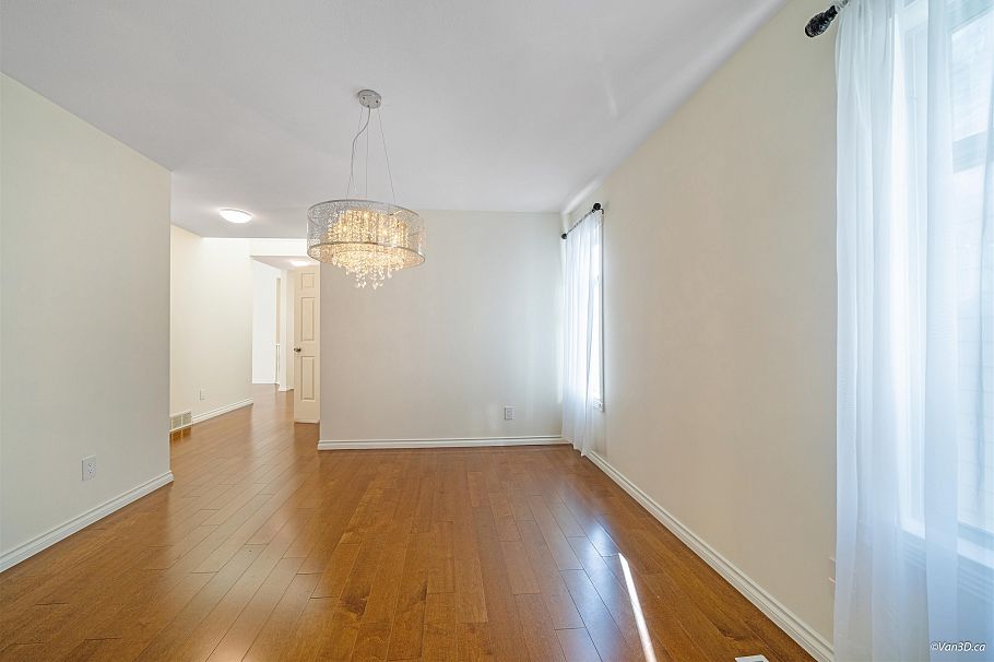 1072 Clements Avenue North Vancouver, BC - 10