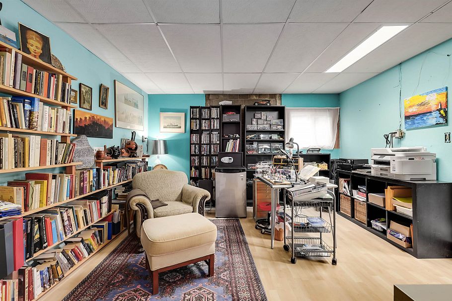 2419 Weymouth Place North Vancouver, BC - 27