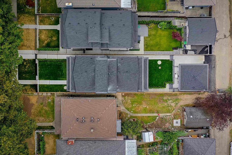 1 3576 E Pender Street Vancouver, BC - 39