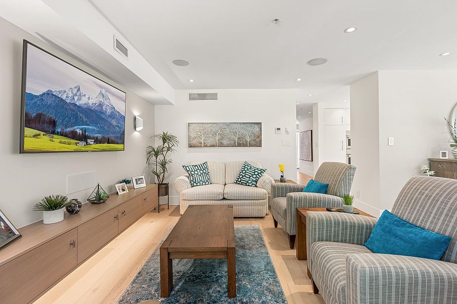 4 2425 Edgemont Boulevard North Vancouver, BC - 4