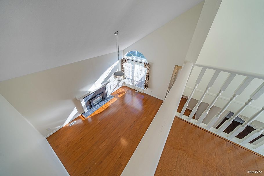 1072 Clements Avenue North Vancouver, BC - 15