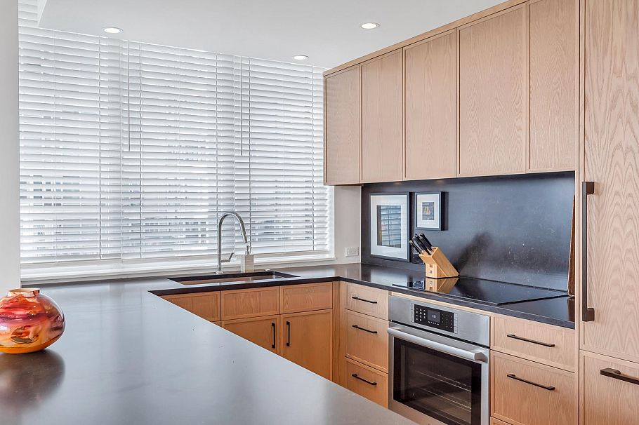 801 1328 Marinaside Crescent Vancouver, BC - 11