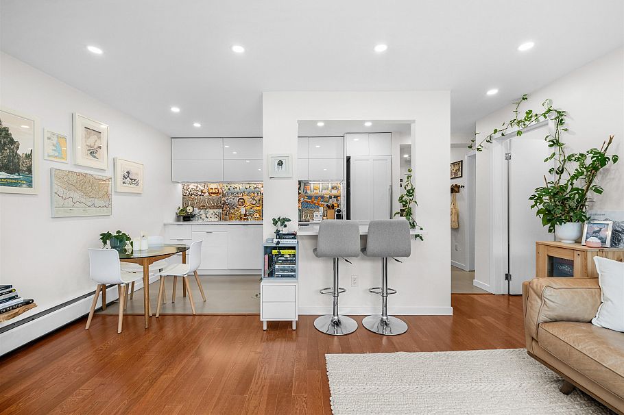 101 241 St. Andrews Avenue North Vancouver, BC - 2