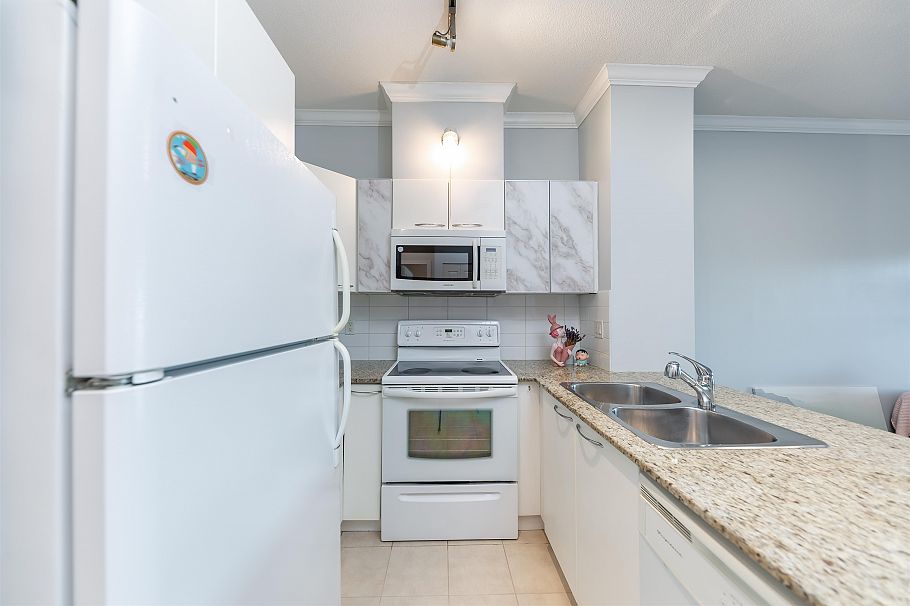 210 4028 Knight Street Vancouver, BC - 3