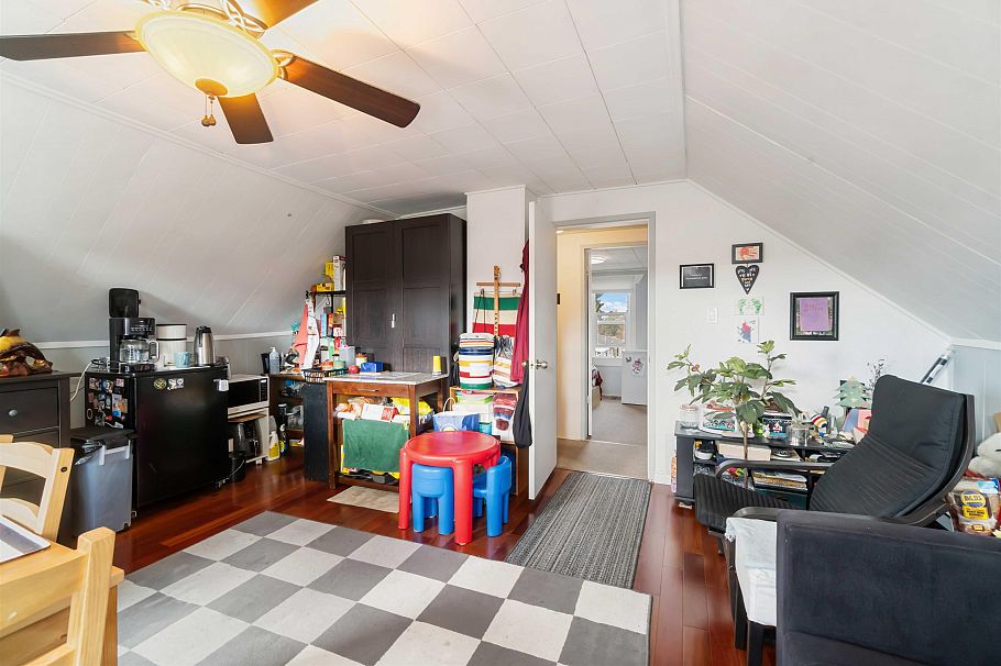 2235 East 52nd Avenue Vancouver, BC - 21