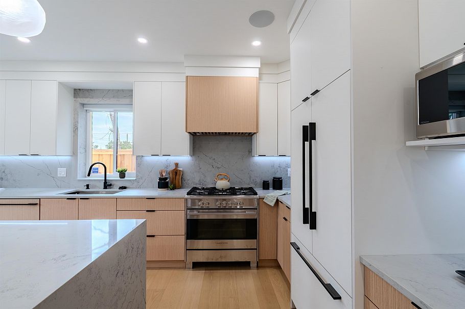 2 3576 E Pender Street Vancouver, BC - 9