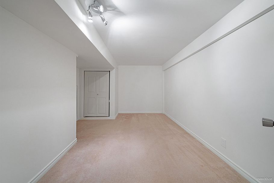 1072 Clements Avenue North Vancouver, BC - 28