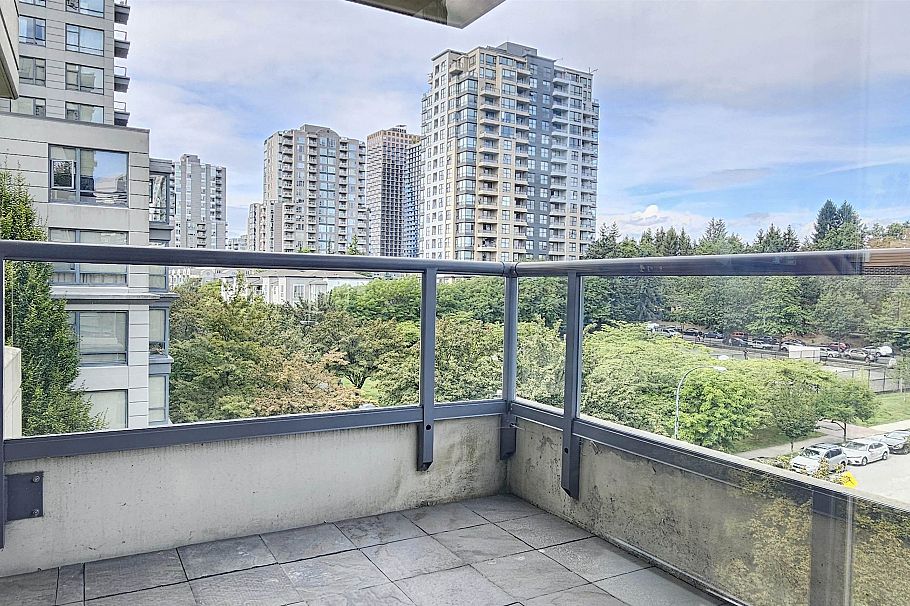 512 3588 Crowley Drive Vancouver, BC - 17