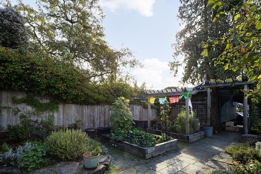 529 E 11th Street North Vancouver, BC - 39