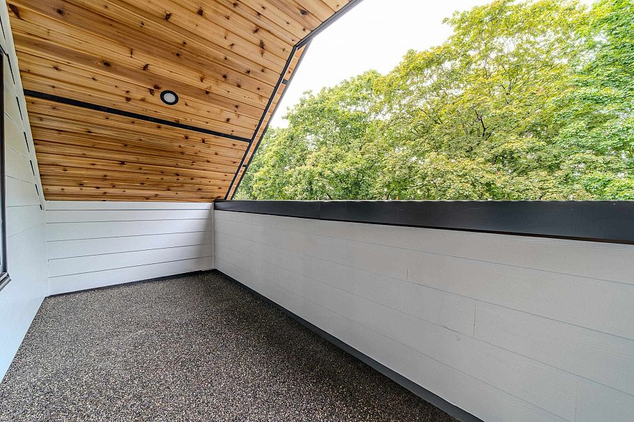 1 3576 E Pender Street Vancouver, BC - 32