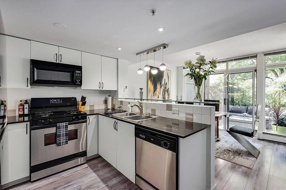 TH6 63 Keefer Place Vancouver, BC - 4