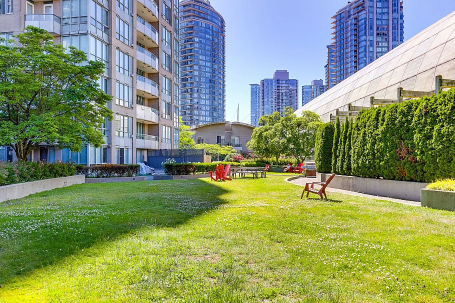 TH6 63 Keefer Place Vancouver, BC - 36