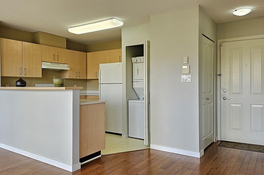 512 3588 Crowley Drive Vancouver, BC - 4