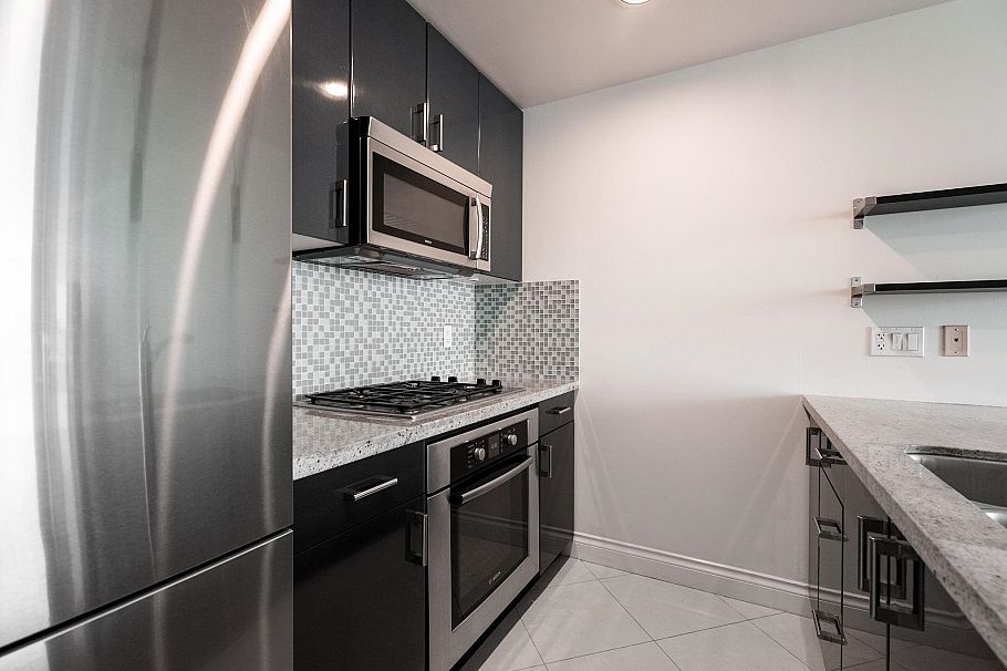 707 162 Victory Ship Way North Vancouver, BC - 9