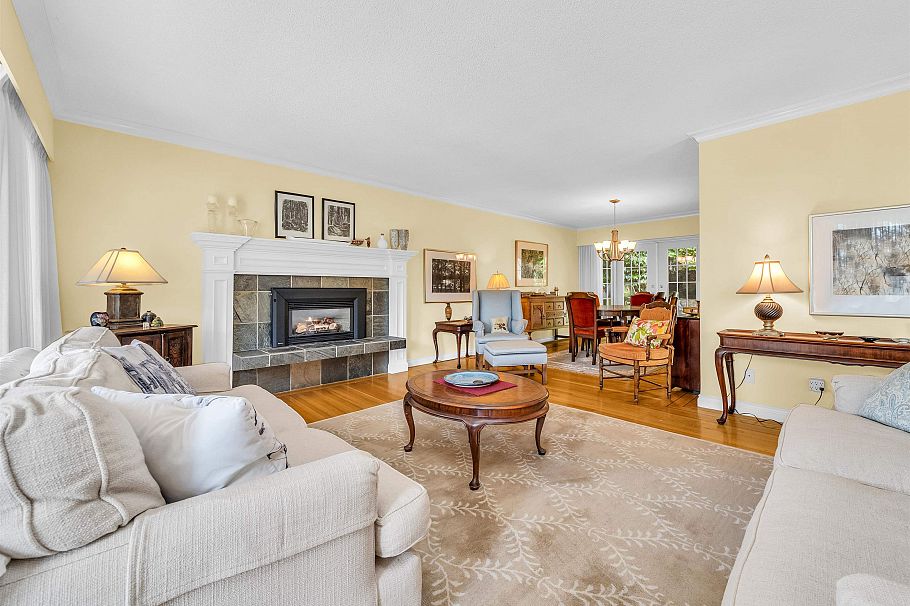 1202 Bracknell Crescent North Vancouver, BC - 3