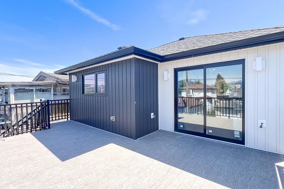 3361 E 28th Avenue Vancouver, BC - 21