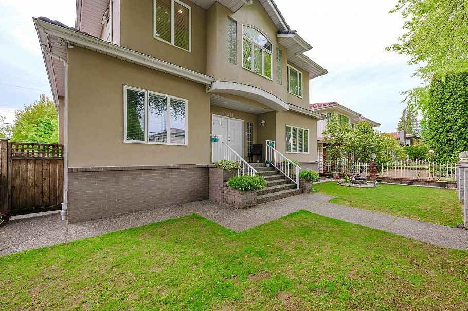 6271 Arlington Street Vancouver, BC - 3