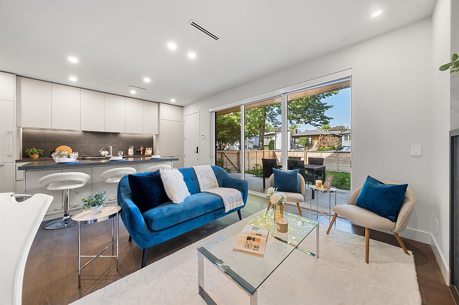 1 620 E 46th Avenue Vancouver, BC - 4