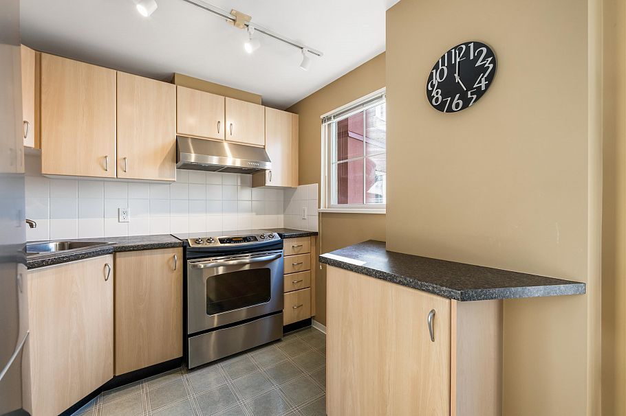 1206 121 W 15th Street North Vancouver, BC - 11